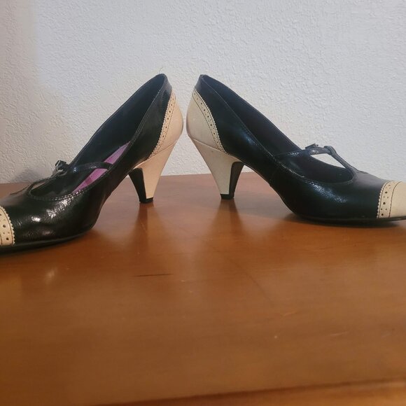 Isaac Mizrahi Amelia Retro T-Strap Heels Black Cream Size 11 - Picture 2 of 8